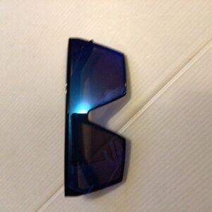 NEW! Quay blue mirrored shield Sunnies